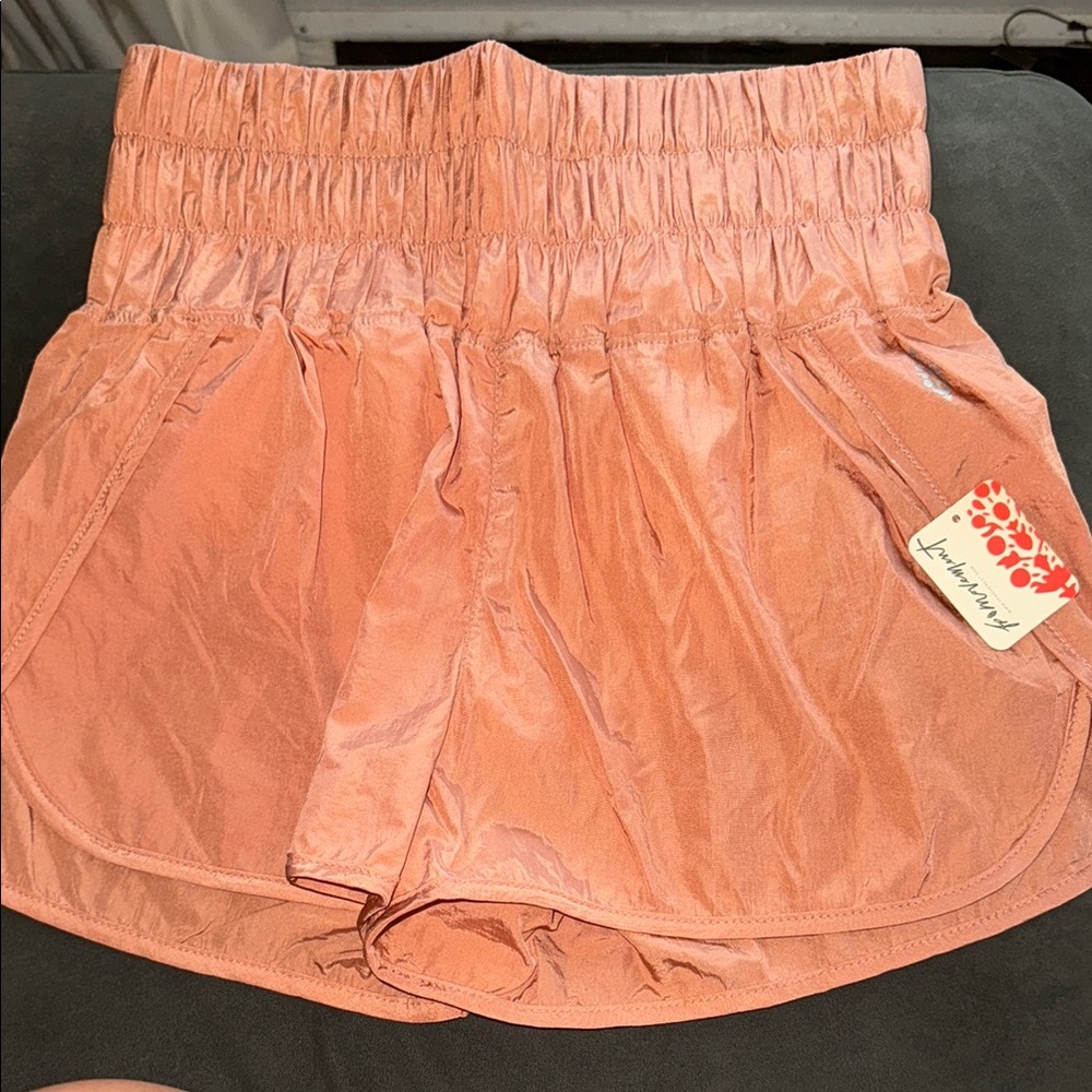 NWT Free People WAY HOME short
Vibrant color
New with tags
Built in underwear